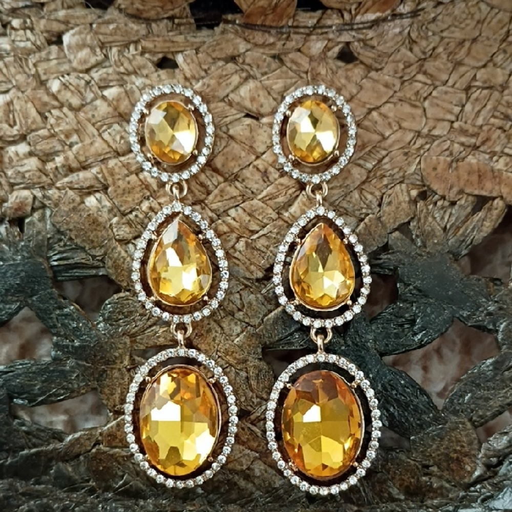 Elegant Gold Drop Earrings